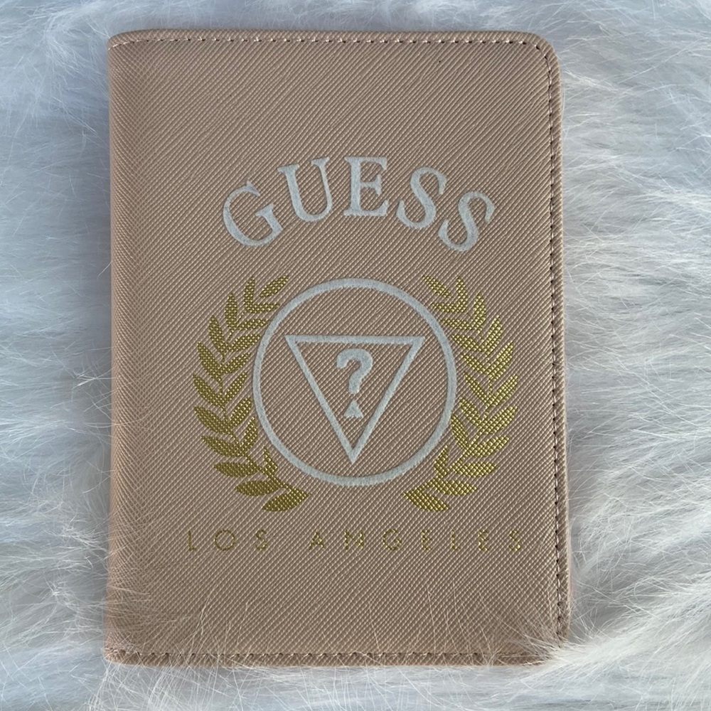 New GUESS Logo Passport Case - Picture 2 of 5